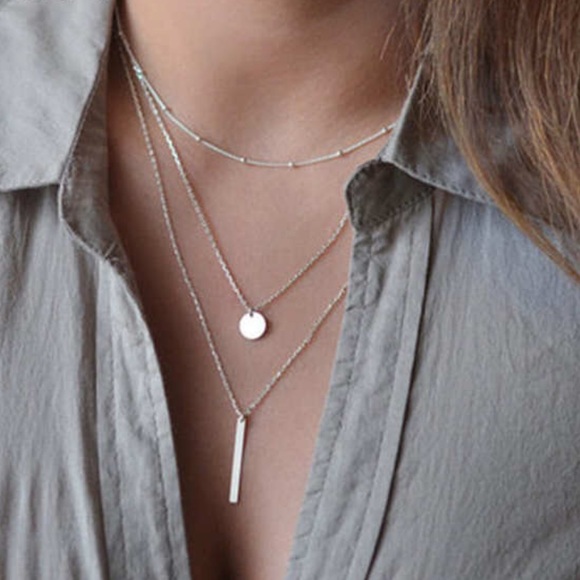 Jewelry - Layered delicate silver colored pendant necklace